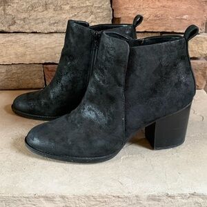 Sofft sz 10 black suede chunky heel booties
